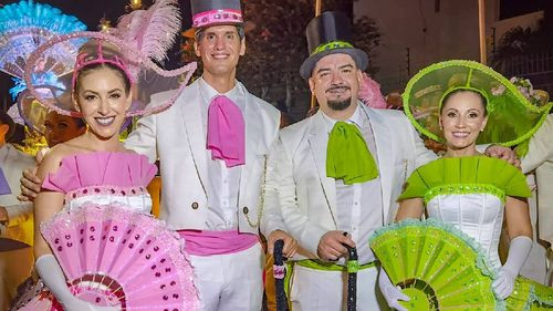 Carnaval Cruceño 2024: Los Ociosos Deslumbran con su Primera Precarnavalera &#039;Carnaval en el Tiempo