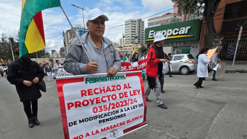 Profesionales de la salud anuncian nueva movilización ante falta de respuesta del Gobierno boliviano