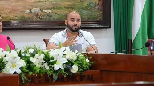 Municipio aprueba viaje de Alcalde al exterior dejando en el internado al Concejal Miguel Fernández