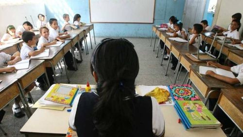 Estudiantes vuelven a la modalidad presencial, pese a continuar la escasez de combustible