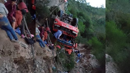 Autobús se embarranca en la antigua ruta Cochabamba-Santa Cruz con 41 Pasajeros a bordo