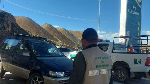 Vehículo realizaba carguíos repetitivos de combustible en el norte de potosí, hay una persona aprehendida