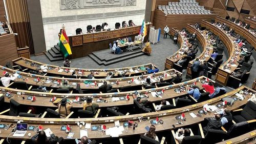 Polémica por aumento salarial de parlamentarios pese a rechazo públicos