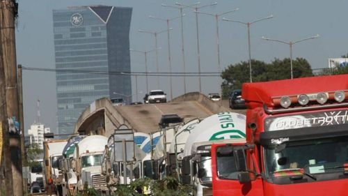 Persisten las filas y el desabastecimiento de diésel pese a versión oficial de normalidad