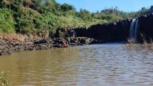 Hallan el cuerpo del niño Dylan en Achacachi después de caer al río Keka