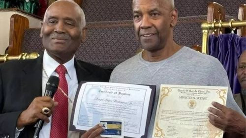 Denzel Washington da un giro espiritual y se convierte en ministro en Nueva York