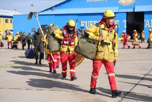 Gobierno refuerza la laucha contra los incendios con el envío de 81 bomberos a las zonas afectadas 