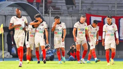 FC Universitario de Vinto recibe a Oriente, en un choque de urgidos