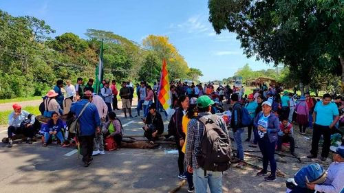Reactivan bloqueo en ruta troncal Santa Cruz - Cochabamba debido a conflicto por tramo carretero