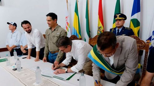 Velasco plantea construir 950 kilómetros de carreteras