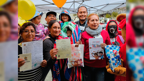 Serecí La Paz entregó 484 registros de nacimiento gratuito en honor al Día de la Niña y Niño Boliviano