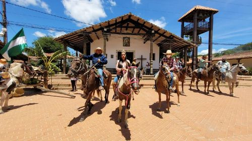 Los Jinetes del Norte celebran su tradicional cabalgata en honor a Santa Cruz de la Sierra