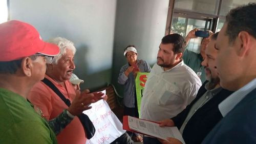 Cívicos y pacientes renales exigen al Gobierno el pago de la deuda con centros de diálisis