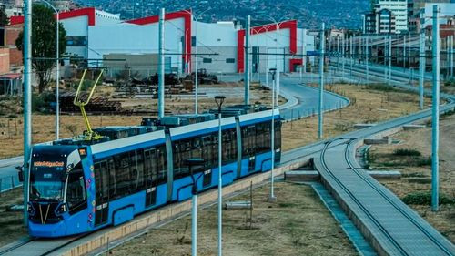 Constructoras exigen el pago de bs 30 millones por obras del tren metropolitano