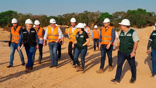 Vicegobernador inspecciona construcción del puente Urubó Village que tiene 34% de avance