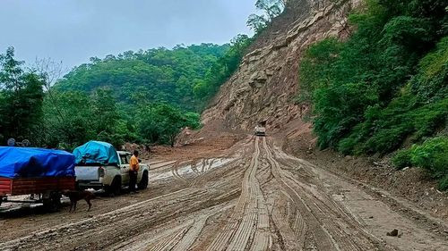 ABC suspende el tránsito hacia los valles cruceños por deslizamientos