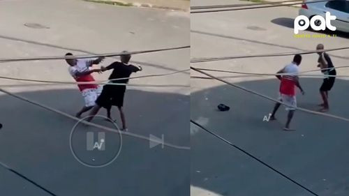 Vendedor sin manos noquea a joven en pelea callejera en Río de Janeiro
