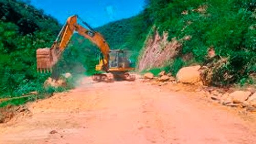 Ruta a los valles cruceños está transitable con precaución por lluvias y congestión