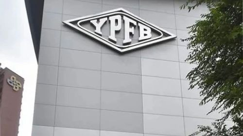 Aprehenden a exdirectora jurídica de YPFB por caso de gasolina desestabilizada