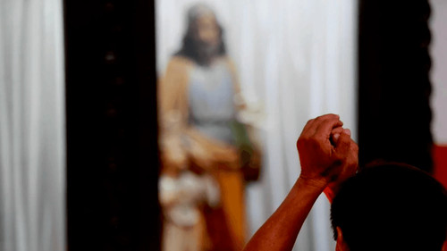 Fieles viven la Última Cena y el Vía Crucis en Semana Santa