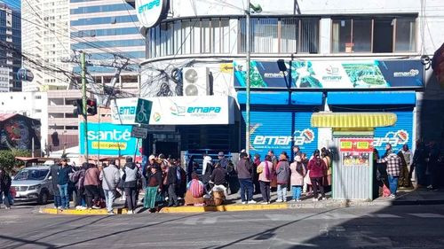 Imagen de Emapa suspende la venta de pollo en agencias de La Paz y genera protestas de compradores