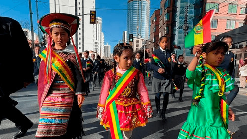 Bolivia vive una jornada de civismo por sus 201 años de independencia