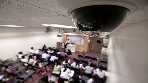 Imagen de Proponen instalar cámaras en aulas para registrar casos de bullying y agresiones