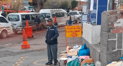 Crisis de combustible reduce el transporte y agrava filas en surtidores de La Paz
