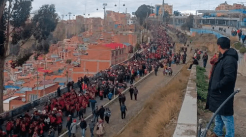 Imagen de Sectores Campesinos marchan en La Paz para exigir la renuncia de Rodrigo Paz