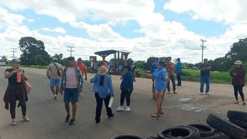 Imagen de Bloqueo en Portachuelo obliga desvío de buses