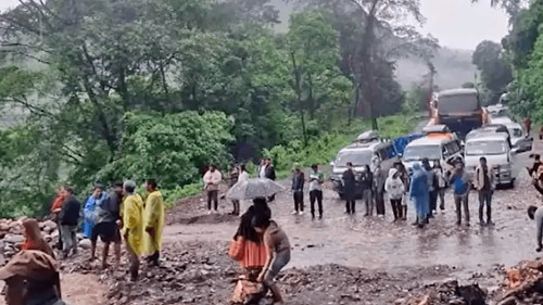 Deslizamiento en El Sillar restringe circulación en la ruta Cochabamba – Santa Cruz