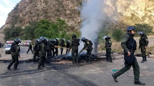 Desbloquean la ruta Cochabamba-Oruro en el tramo Parotani-Suticollo y reportan personas aprehendidas