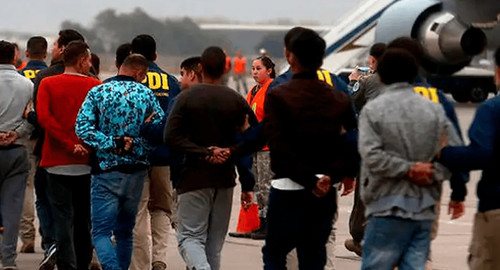 Imagen de Chile expulsa a 19 ciudadanos bolivianos en operativo contra la migración irregular