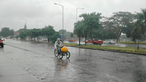 Sur leve y lluvias se mantendrán hasta la madrugada del miércoles en Santa Cruz