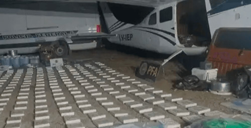 Dos bolivianos fueron arrestados tras la caída de una avioneta con droga en argentina