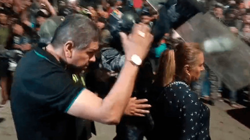 Denuncian agresión y hurto de moto a delivery en Santa Cruz