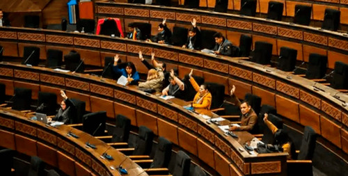 Diputados convocan al ministro Espinoza para explicar cambios al PGE 2026