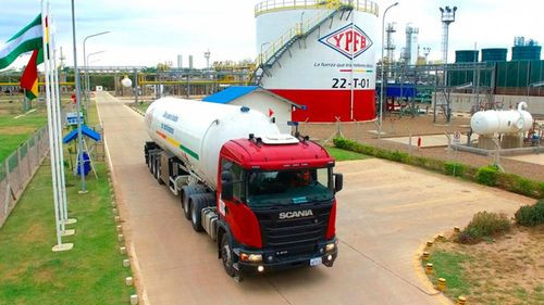 YPFB convoca reuniones con transportistas de hidrocarburos ante pedidos de incremento tarifario