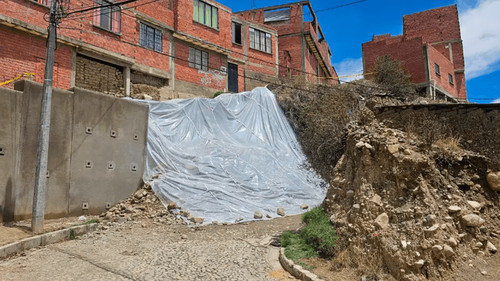 Un talud cae sobre una vivienda en Chasquipampa y sepulta a una persona  