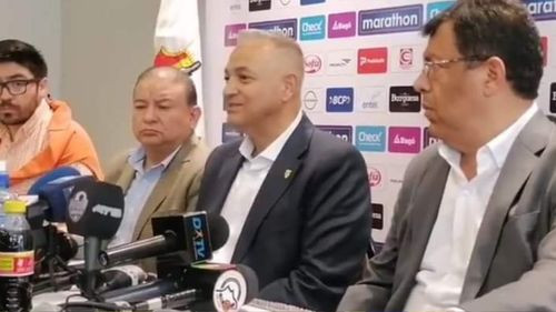 Presidente Costa denuncia red de corrupción