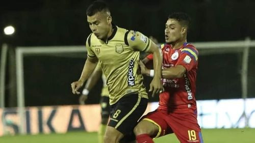 Moisés Villarroel y las águilas Doradas, líderes en Colombia