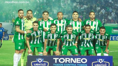 División de honores en el estadio Tahuichi de Santa Cruz