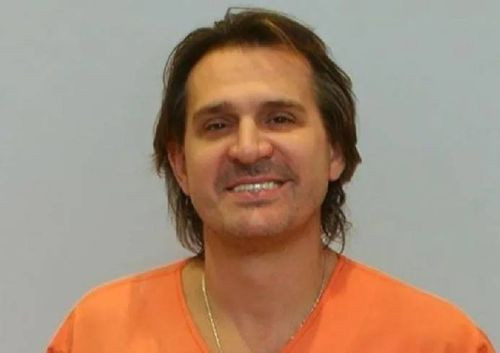 Ordenan la detención de Aníbal Lotocki, cirujano Argentino acusado de causar complicaciones medicas en sus pacientes