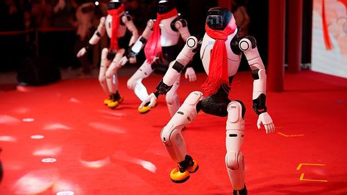 China acelera la revolución de los robots humanoides con ventas récord y ambiciosas planes bursátiles