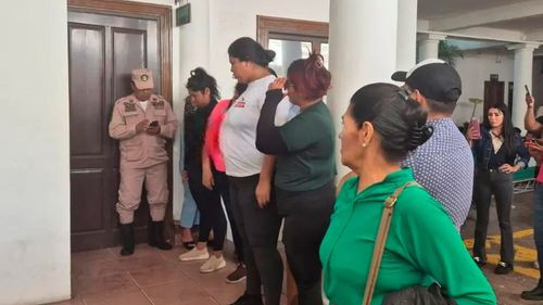 Gremiales protestan en el Concejo contra Quiroz y lo obligan a salir escoltado