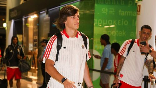 Carreras celebra la clasificación  con benfica y evita hablar de su  futuro: “ahora lo importante es el  mundial de clubes”