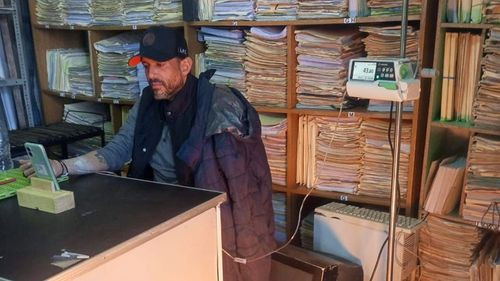 Forzado a participar de audiencia virtual mientras le suministraban el suero