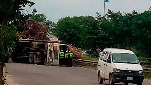 Accidente de camión cañero en el  sexto y séptimo anillo del  Cambódromo