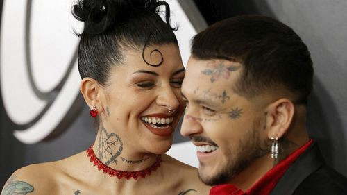 Cazzu embarazada baila sensualmente encima de Christian Nodal