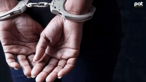 Mujer aprehendida tras prender fuego a su vecino en un ataque violento